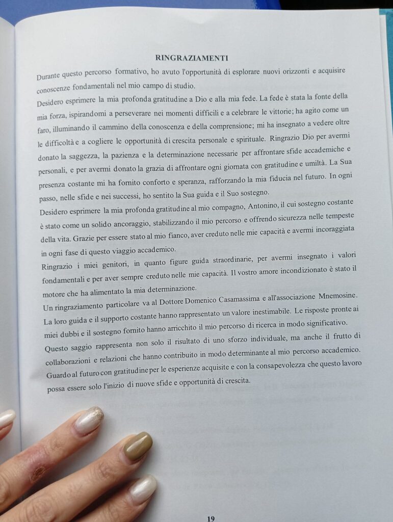Immagine dedicata alla pagina dei ringraziamenti della tesi, simbolo della conclusione di un importante percorso universitario e del valore delle persone che hanno accompagnato questo cammino.
